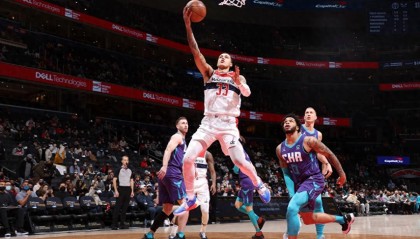 kaiyun-坑完独行侠，又想坑奇才！2年仅打71场比赛，成NBA第一“玻璃人”